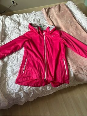 Nike Girls' Hot Pink Hooded golf windbreaker